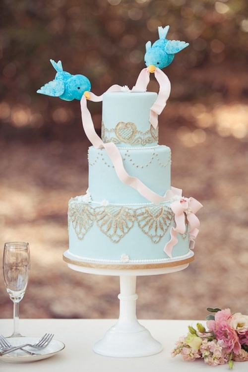 Wedding cakes with birds